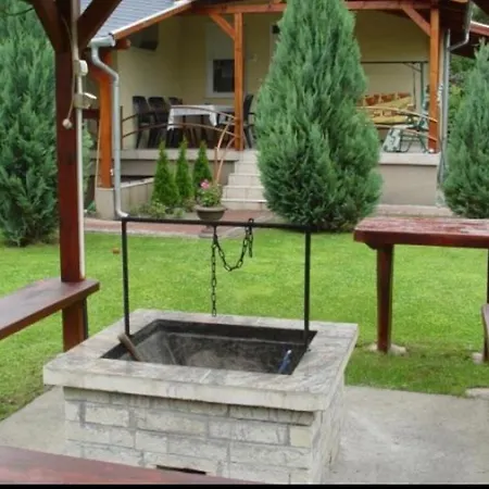 Orsolya Nyaralohaz Holiday home Balatonszarszo